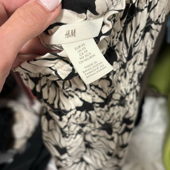 H and M Black and White Floral pattern XS Dress - Picture 3 of 5